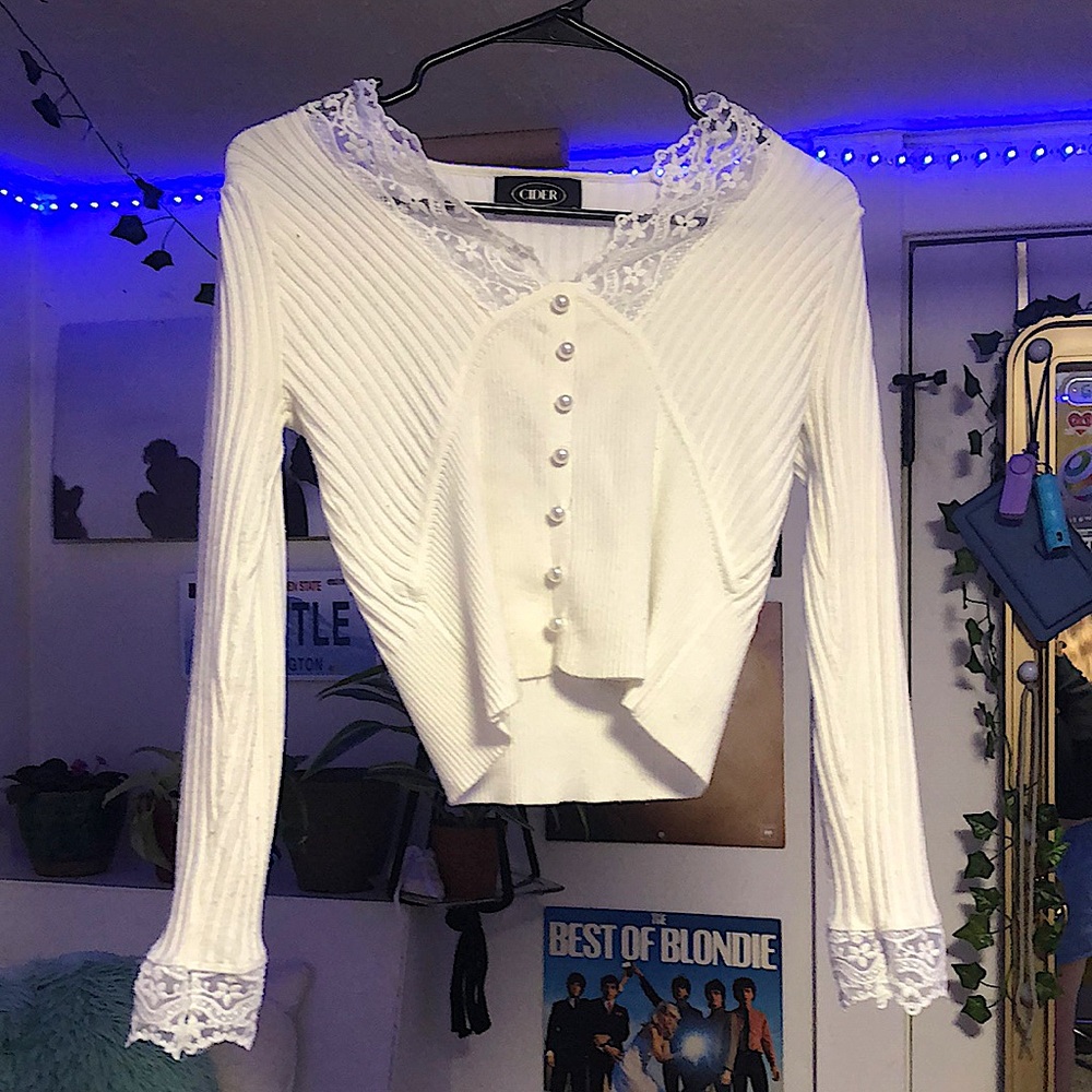 Elegant Cider lace long sleeve top with pearl buttons